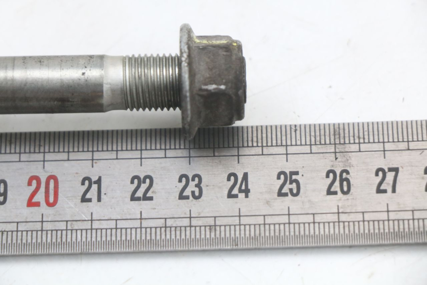 photo de FRONT WHEEL AXLE PEUGEOT KISBEE 2T 50 (2018 - 2022) - Zoom on usage condition