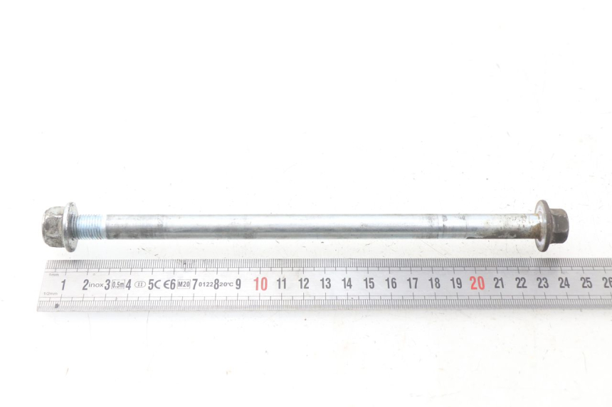 photo de FRONT WHEEL AXLE PEUGEOT KISBEE 4T 50 (2010 - 2017) - Zoom on usage condition