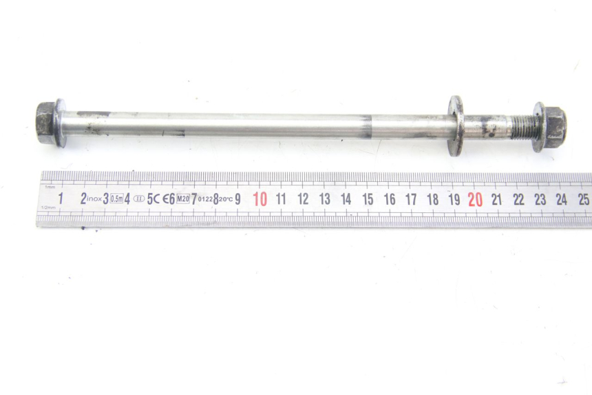 photo de FRONT WHEEL AXLE PEUGEOT KISBEE 4T 50 (2010 - 2017) - Zoom on usage condition