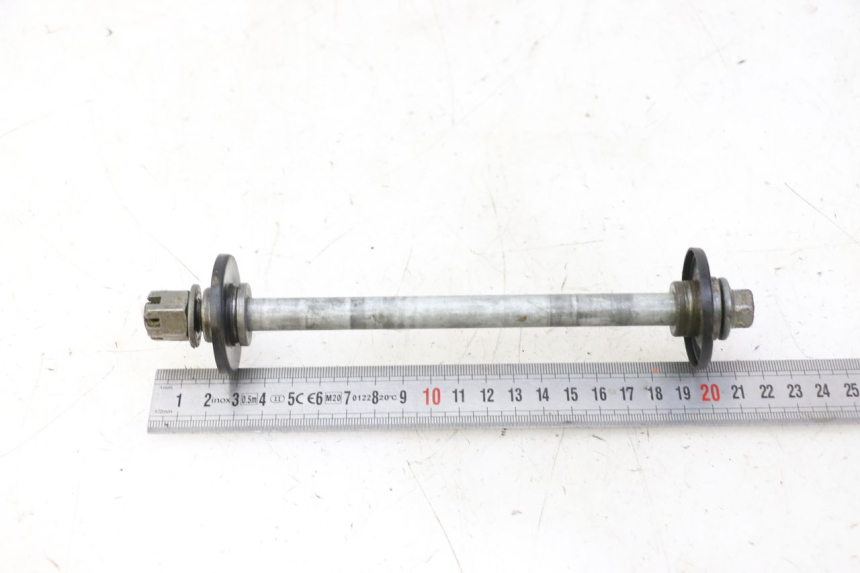 photo de FRONT WHEEL AXLE KAWASAKI KX 65 (2000 - 2019) - Zoom on usage condition