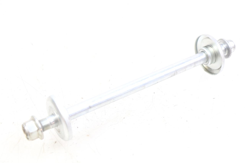 photo de FRONT WHEEL AXLE KAWASAKI KX L 85 (2022 - 2024) - Technical close-up
