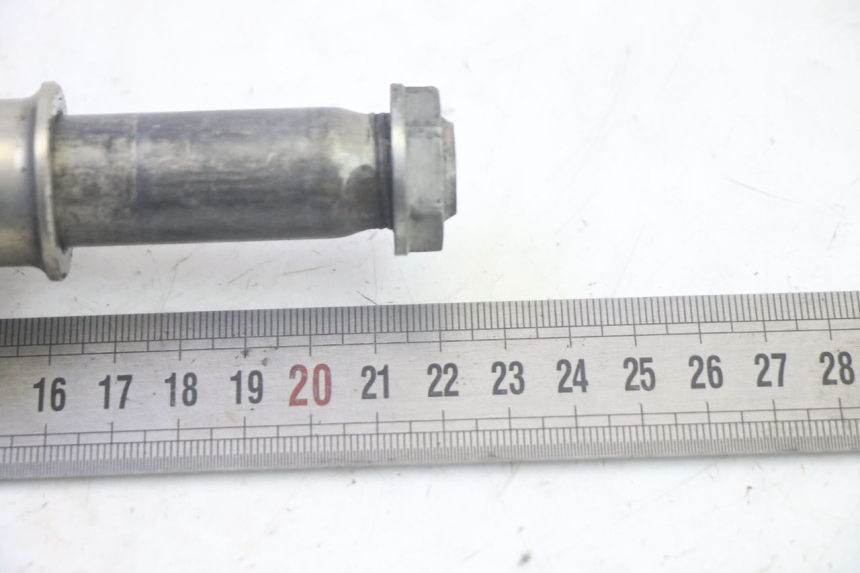 photo de FRONT WHEEL AXLE KAWASAKI KXF KX-F 250 (2017 - 2019) - Alternative perspective