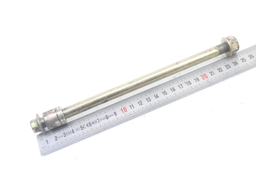 photo de FRONT WHEEL AXLE KYMCO GRAND DINK 125 (2008 - 2014) - Zoom on usage condition
