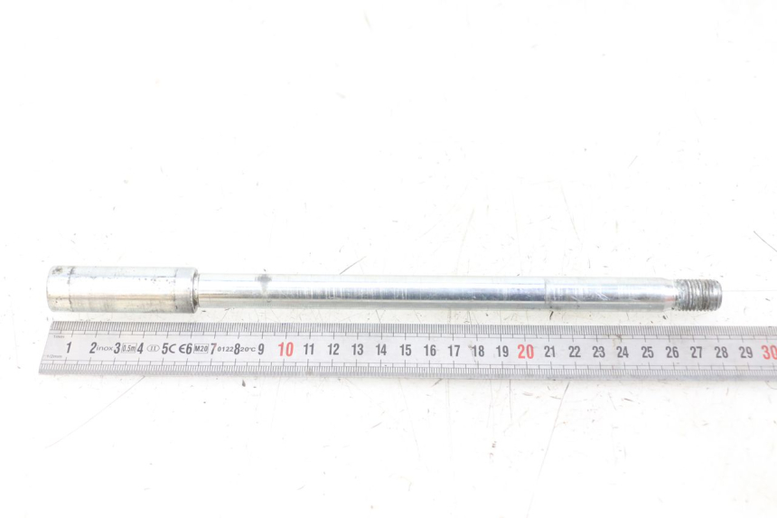 photo de FRONT WHEEL AXLE KYMCO X-TOWN XTOWN 125 (2016 - 2021) - Zoom on usage condition