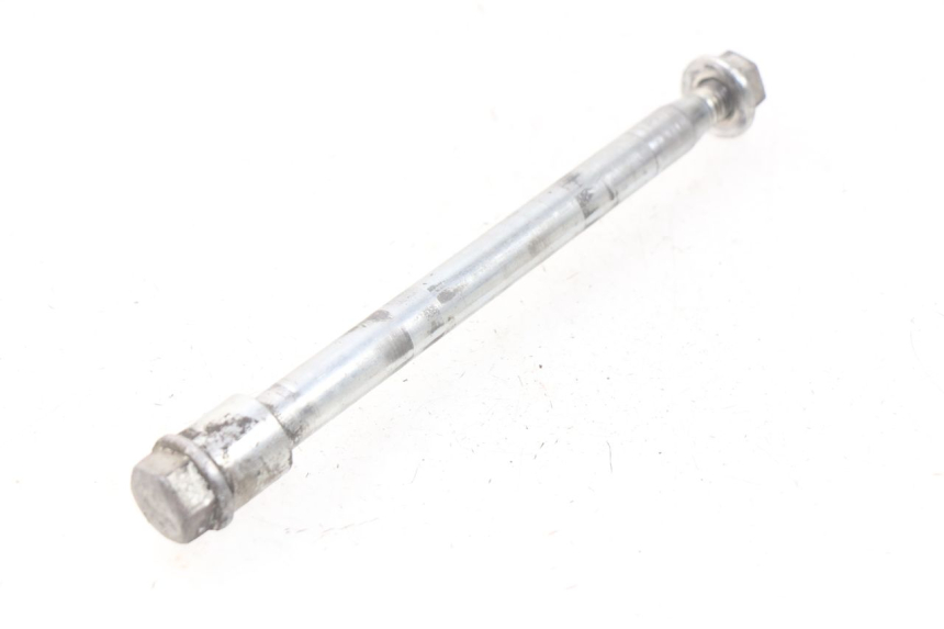 photo de FRONT WHEEL AXLE PIAGGIO LIBERTY 4T 50 (2009 - 2015) - Technical close-up