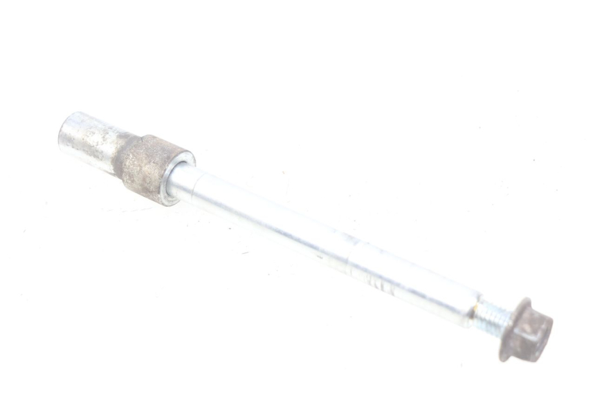 photo de FRONT WHEEL AXLE PIAGGIO LIBERTY 4T 50 (2004 - 2008) - Technical close-up