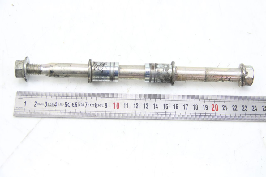 photo de FRONT WHEEL AXLE PIAGGIO LIBERTY IGET 4T 50 (2015 - 2020) - Zoom on usage condition