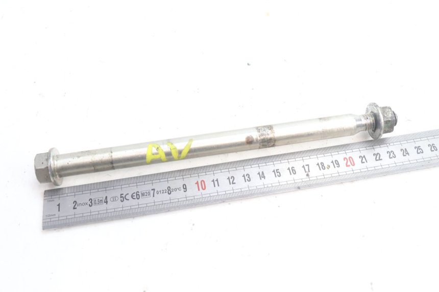 photo de FRONT WHEEL AXLE PIAGGIO LIBERTY IGET 4T 50 (2021 - 2025) - Zoom on usage condition