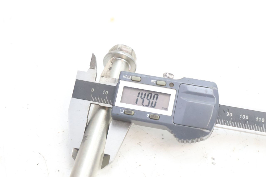 photo de FRONT WHEEL AXLE PIAGGIO LIBERTY IGET 4T 50 (2021 - 2025) - Technical close-up