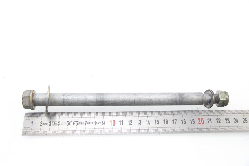 photo de FRONT WHEEL AXLE PEUGEOT LOOXOR 50 (2001 - 2004) - Zoom on usage condition