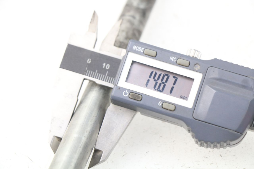 photo de FRONT WHEEL AXLE PEUGEOT LUDIX 50 (2005 - 2007) - Component detail