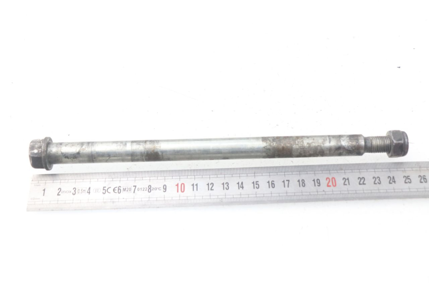 photo de FRONT WHEEL AXLE PEUGEOT LUDIX 50 (2005 - 2007) - Alternative perspective