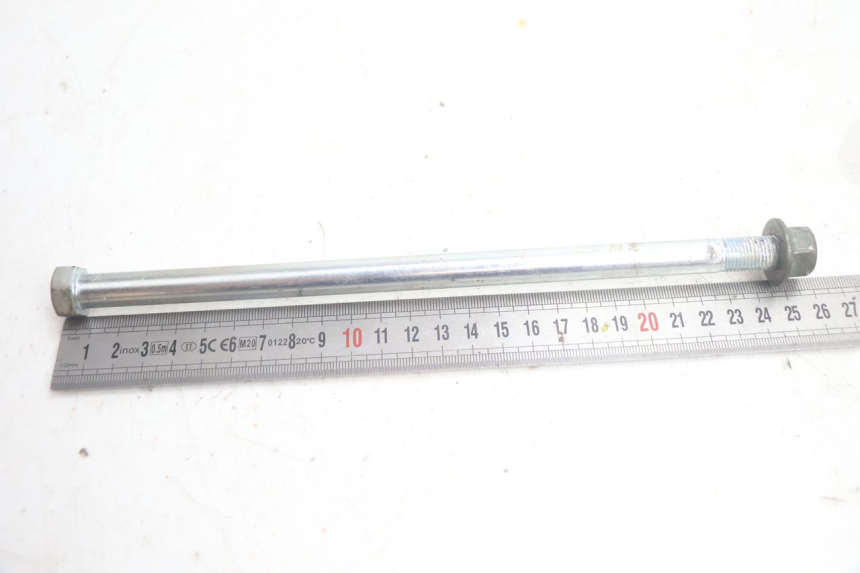 photo de FRONT WHEEL AXLE MBK MACH G AC 50 (2002 - 2014) - Zoom on usage condition