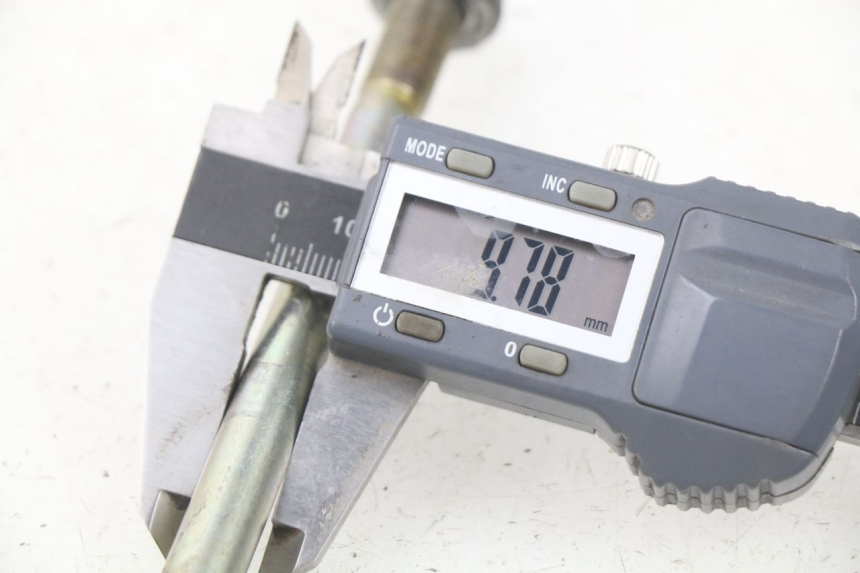 photo de FRONT WHEEL AXLE JM MOTORS MIA 50 (2017 - 2020) - Zoom on usage condition