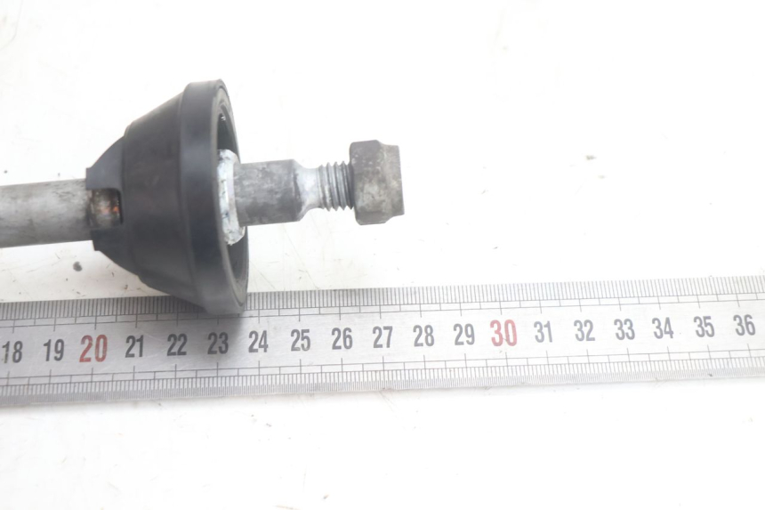 photo de FRONT WHEEL AXLE PIAGGIO NEW TYPHOON 50 (2018 - 2021) - Alternative perspective