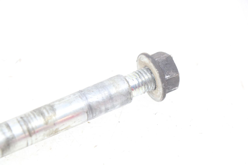 photo de FRONT WHEEL AXLE GILERA NEXUS 125 (2009 - 2013) - Surface and material condition