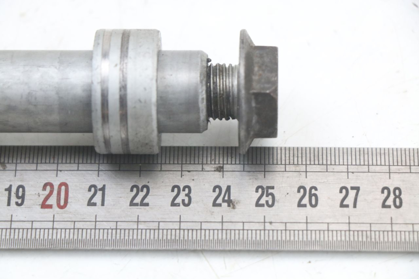 photo de FRONT WHEEL AXLE HONDA NTV DEAUVILLE 650 (1998 - 2001) - Zoom on usage condition