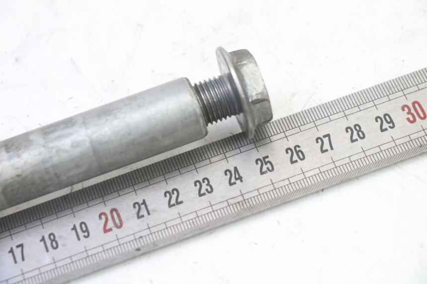 photo de FRONT WHEEL AXLE HONDA NTV DEAUVILLE 650 (2001 - 2006) - Alternative perspective