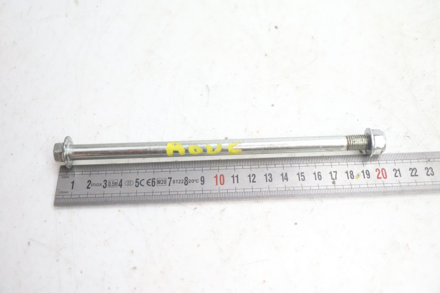 photo de FRONT WHEEL AXLE JM MOTORS OLDIES 4T 50 (2020 - 2026) - Zoom on usage condition