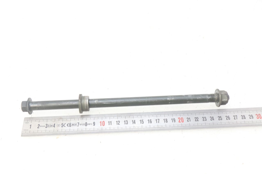 photo de FRONT WHEEL AXLE SYM ORBIT 2 2T 50 (2008 - 2018) - Zoom on usage condition