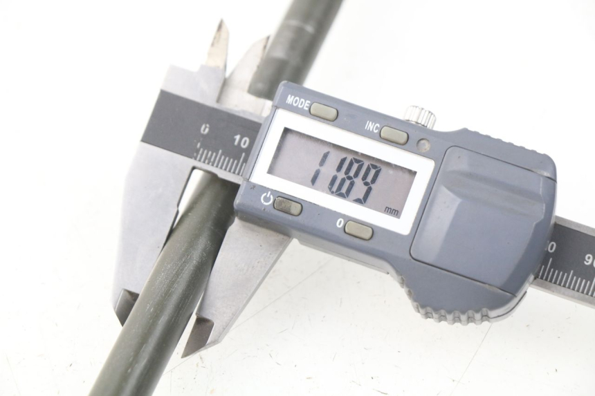 photo de FRONT WHEEL AXLE SYM ORBIT 2 4T 50 (2008 - 2017) - Alternative perspective