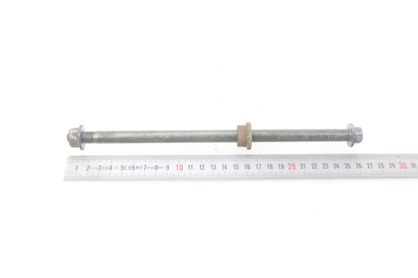 photo de FRONT WHEEL AXLE SYM ORBIT III 3 4T 50 (2018 - 2021) - Zoom on usage condition