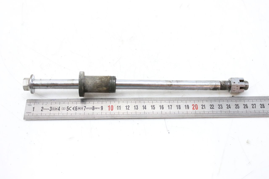 photo de FRONT WHEEL AXLE KEEWAY OUTLOOK 125 (2007 - 2013) - Technical close-up