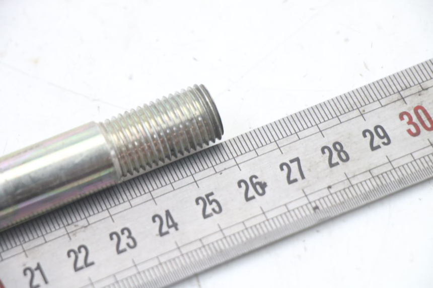 photo de FRONT WHEEL AXLE PEUGEOT CITYSTAR 2T 50 (2018 - 2021) - Alternative perspective