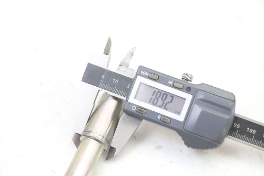 photo de FRONT WHEEL AXLE PEUGEOT CITYSTAR 2T 50 (2018 - 2021) - Technical close-up