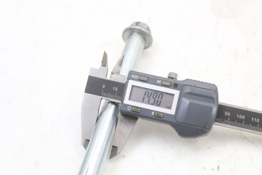 photo de FRONT WHEEL AXLE PEUGEOT DJANGO 125 (2014 - 2017) - Technical close-up