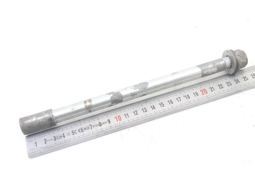 photo de FRONT WHEEL AXLE PEUGEOT SPEEDFIGHT 3 LC 2T 50 (2009 - 2015) - Zoom on usage condition