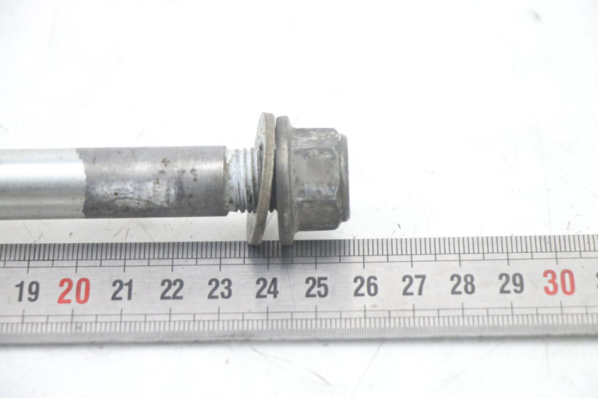 photo de FRONT WHEEL AXLE PEUGEOT SPEEDFIGHT 3 LC 2T 50 (2009 - 2015) - Alternative perspective