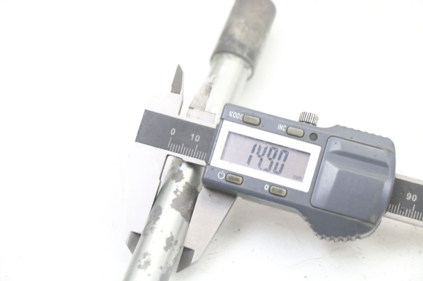 photo de FRONT WHEEL AXLE PEUGEOT SPEEDFIGHT 3 LC 2T 50 (2009 - 2015) - Product overview