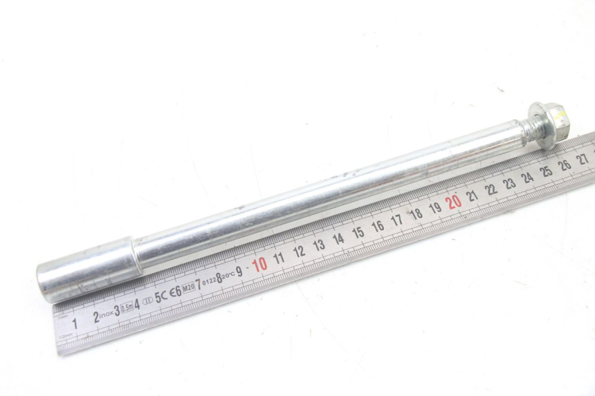 photo de FRONT WHEEL AXLE PIAGGIO NRG POWER PUREJET 50 (2018 - 2021) - Zoom on usage condition