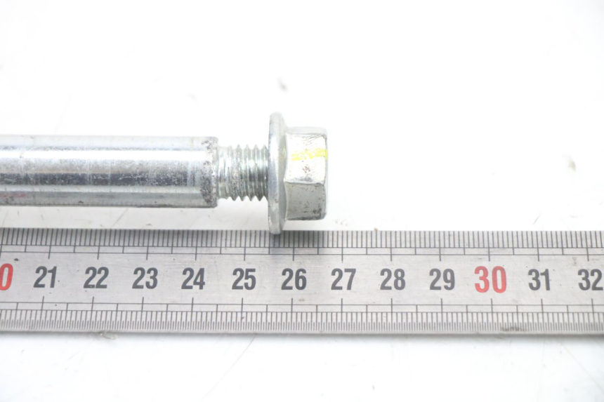 photo de FRONT WHEEL AXLE PIAGGIO NRG POWER PUREJET 50 (2018 - 2021) - Alternative perspective