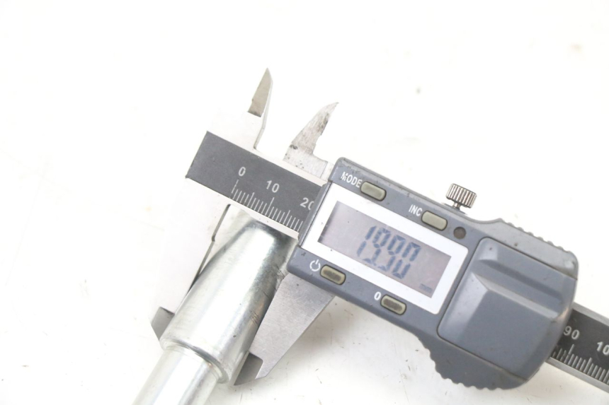 photo de FRONT WHEEL AXLE PIAGGIO NRG POWER PUREJET 50 (2018 - 2021) - Technical close-up