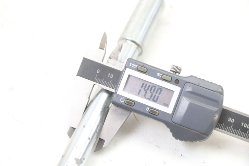 photo de FRONT WHEEL AXLE PIAGGIO NRG POWER PUREJET 50 (2018 - 2021) - Product overview