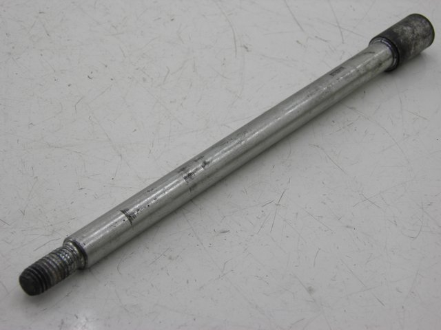 photo de FRONT WHEEL AXLE PIAGGIO X9 EVOLUTION 125 (2003 - 2007) - Main view