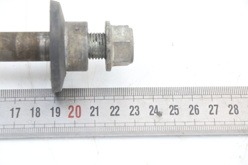 photo de FRONT WHEEL AXLE YCF PIT BIKE 125 (2010 - 2018) - Zoom on usage condition