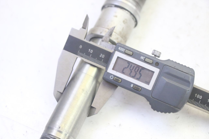 photo de FRONT WHEEL AXLE BMW R RT ABS 1200 (2010 - 2014) - Product overview