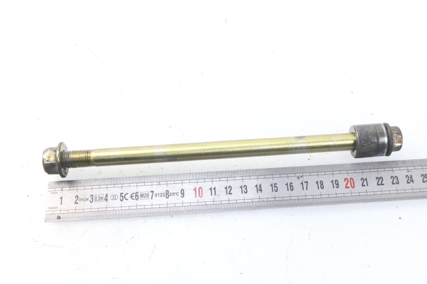 photo de FRONT WHEEL AXLE RIDE RACE 2T 50 (2012 - 2017) - Zoom on usage condition