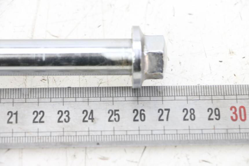 photo de FRONT WHEEL AXLE REGAL RAPTOR RAXTER 2 125 (2007 - 2015) - Alternative perspective