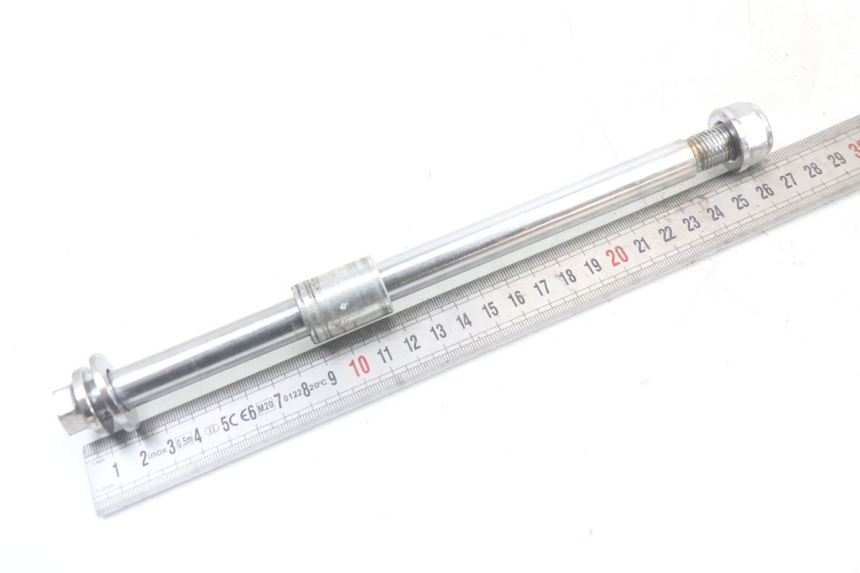 photo de FRONT WHEEL AXLE REGAL RAPTOR SPYDER 125 (2010 - 2018) - Zoom on usage condition