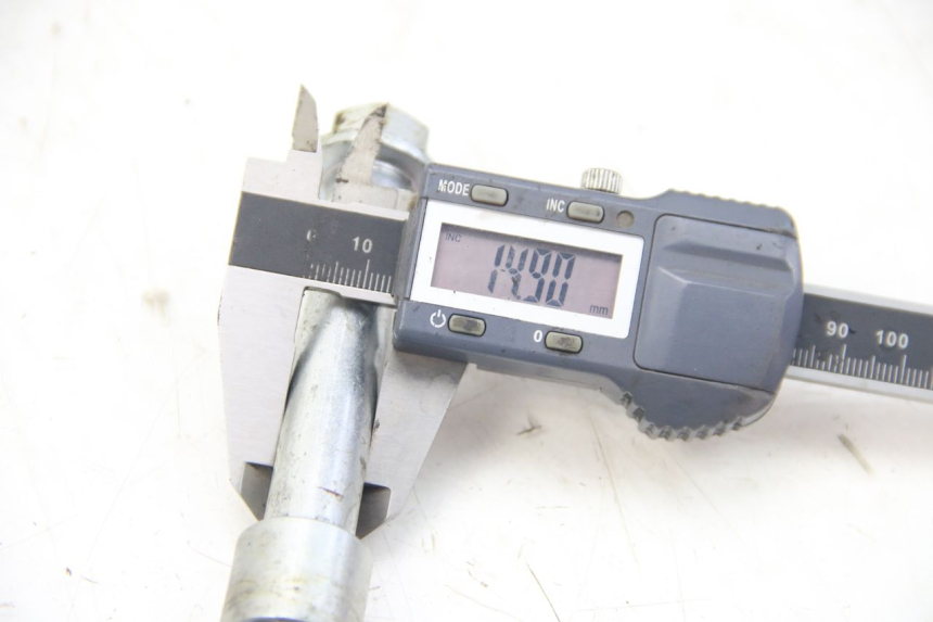 photo de FRONT WHEEL AXLE APOLLO RFZ 125 - Component detail