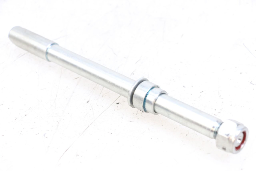 photo de FRONT WHEEL AXLE ROYAL ENFIELD CONTINENTAL GT 650 (2019 - 2024) - Product overview