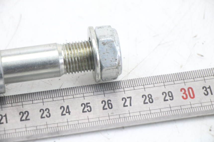 photo de FRONT WHEEL AXLE ROYAL ENFIELD HYMALAYAN 410 (2016 - 2023) - Alternative perspective