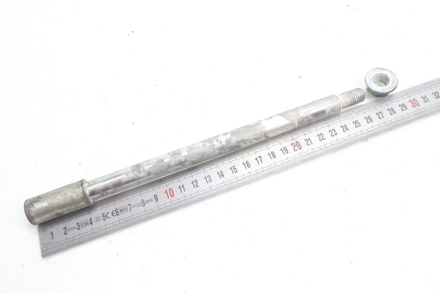 photo de FRONT WHEEL AXLE GILERA RUNNER SP 50 (2002 - 2004) - Zoom on usage condition