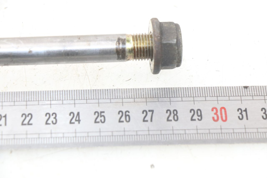 photo de FRONT WHEEL AXLE DAELIM S2 FI 125 (2008 - 2017) - Component detail