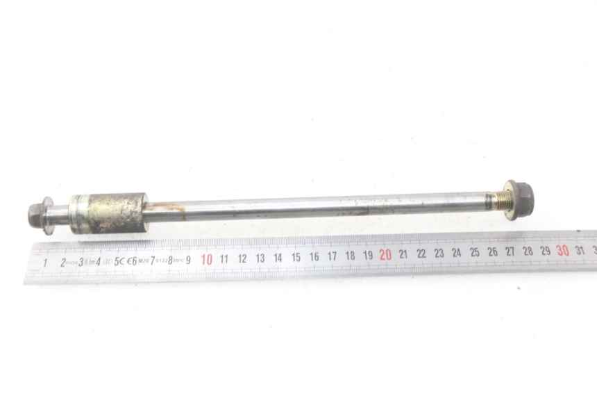 photo de FRONT WHEEL AXLE DAELIM S2 FI 125 (2008 - 2017) - Zoom on usage condition