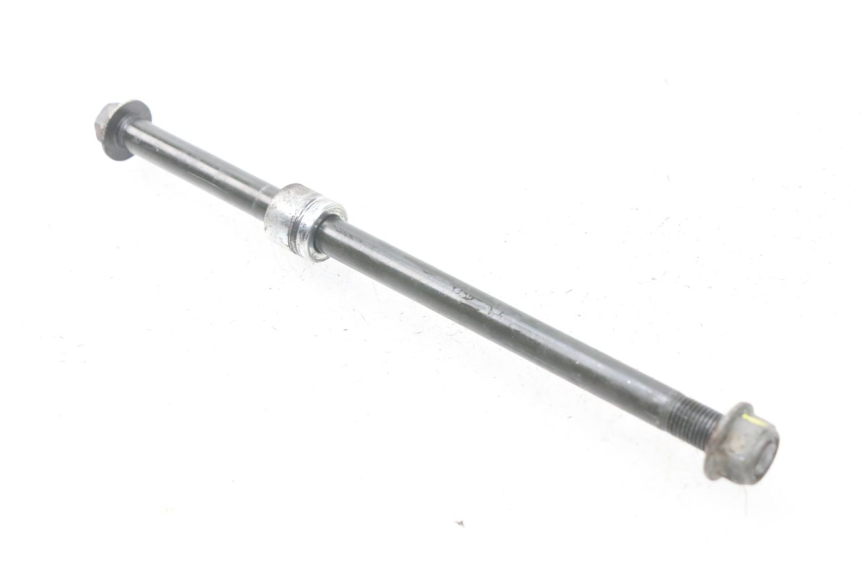 photo de FRONT WHEEL AXLE DAELIM S4 50 (2010 - 2015) - Technical close-up